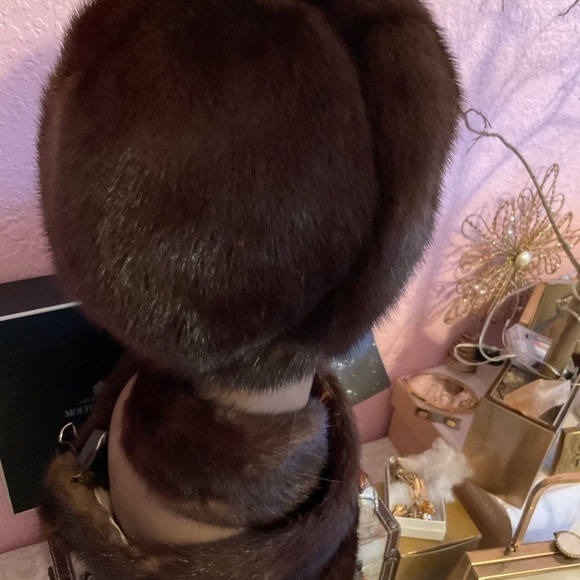 VINTAGE  50’s Mink Elegance. Hat. Chocolate brown.  So luxurious. - Picture 5 of 8